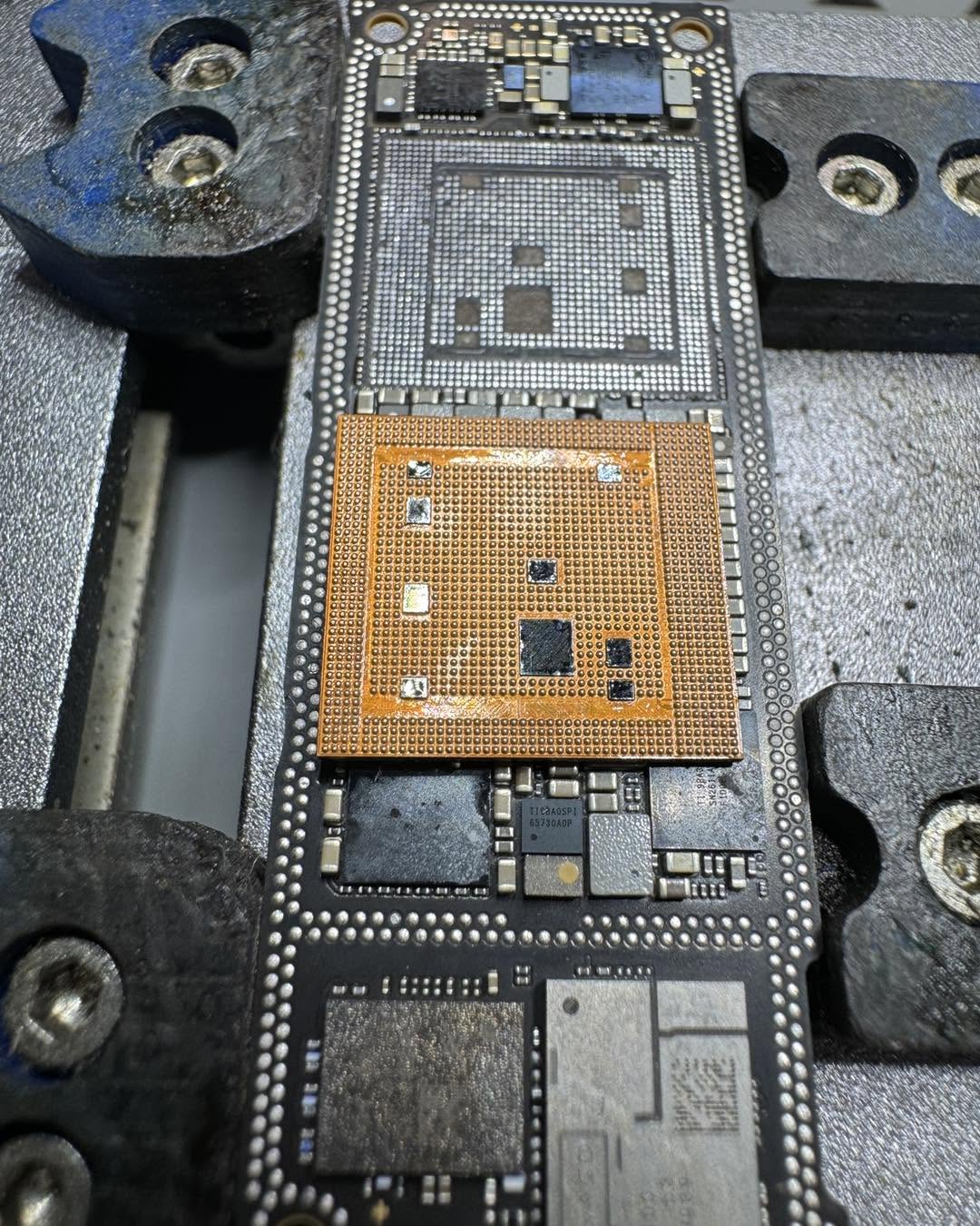 iPhone 11 CPU虛焊拆焊與重新植球作業