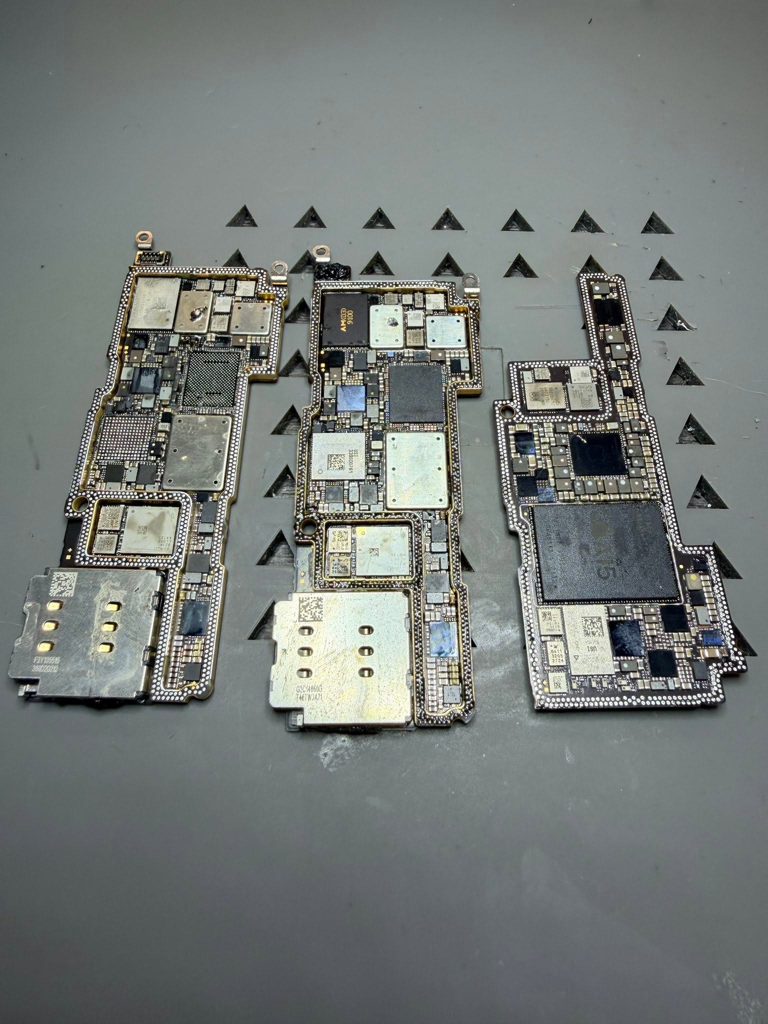iPhone 13 Pro下層板關鍵晶片搬板移植作業