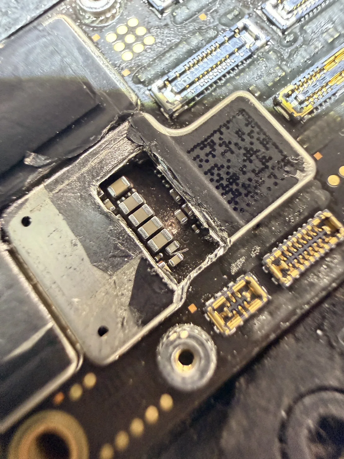 iPhone 16 Pro PP_LDO10_3V1 基頻供電短路維修位置